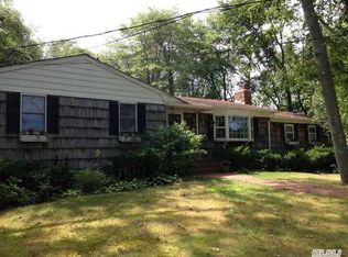 13 Lacy Ct, Blue Point, NY 11715