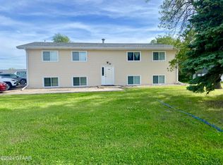 712 7th St SE, Devils Lake, ND 58301