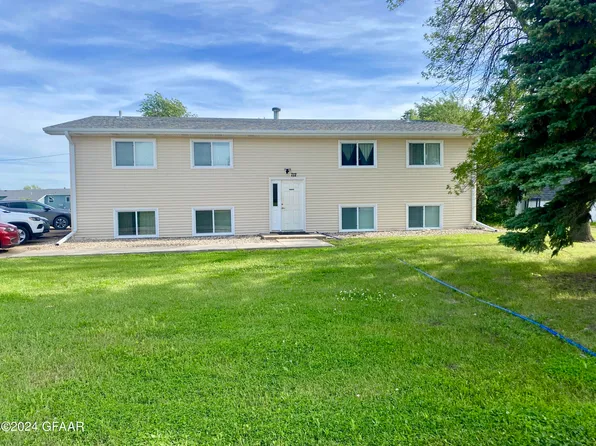 712 7th St SE, Devils Lake, ND 58301