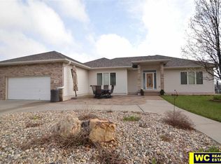 1565 Betts Cir, Fort Calhoun, NE 68023