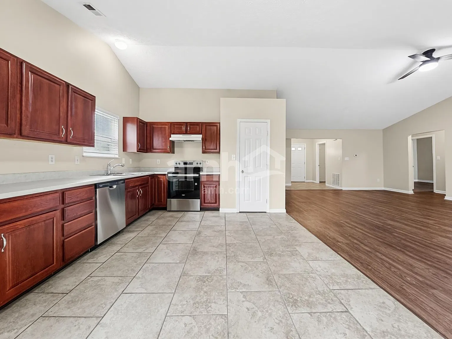 3 bed, 2.0 bath, 1532 sqft, $2,145 — Photo 4