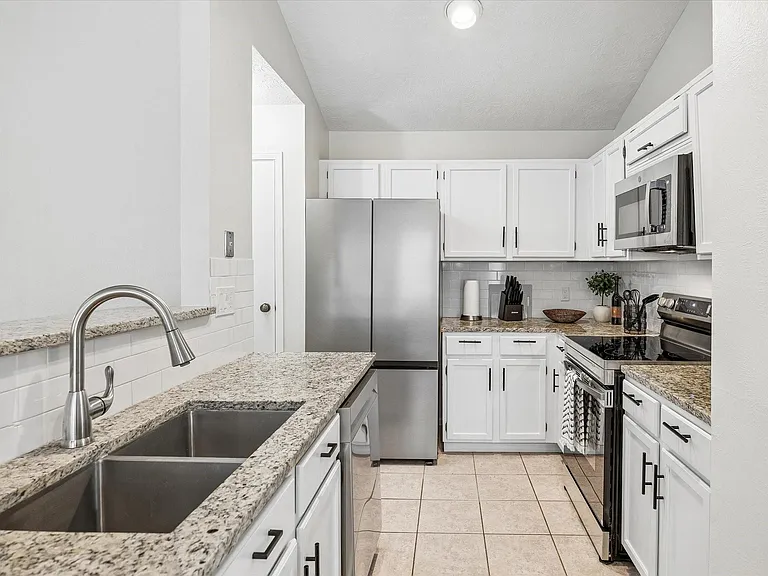 30 Camberwell Ct — Photo 8