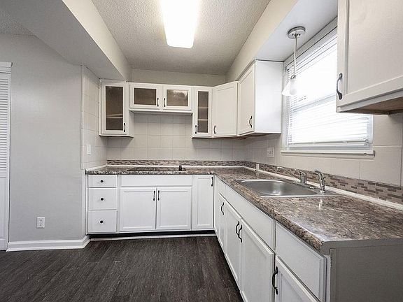 3rd image of 3212 Lupine Dr