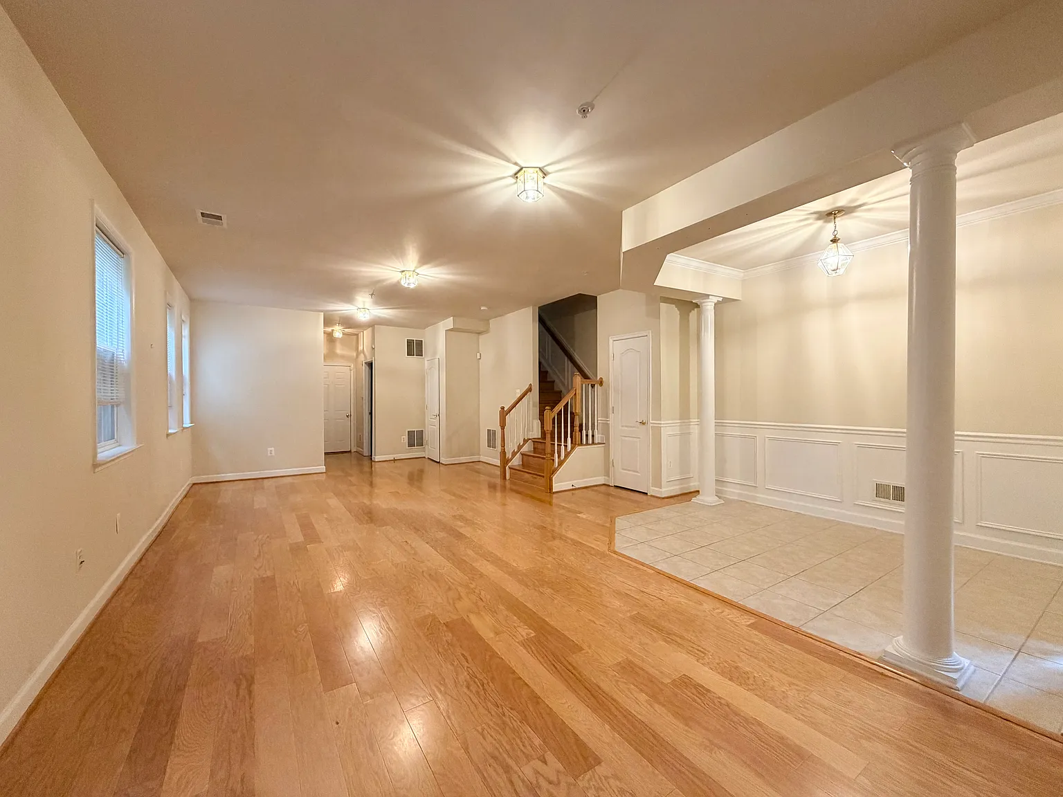 3 bed, 3.5 bath, 2728 sqft, $3,900 — Photo 3