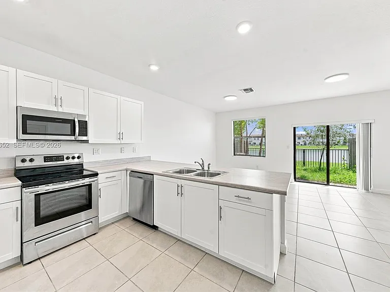 10018 SW 228th Ter — Photo 6