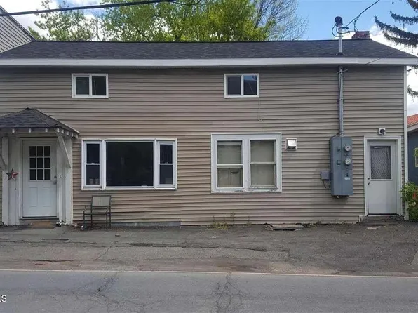 11 Chatham St, Nassau, NY 12123