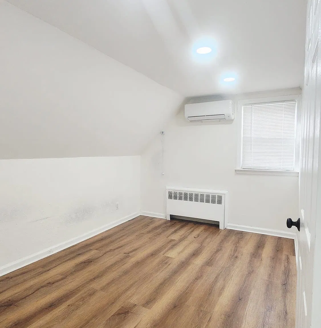 2 bed, 800 sqft, $2,300 — Photo 4