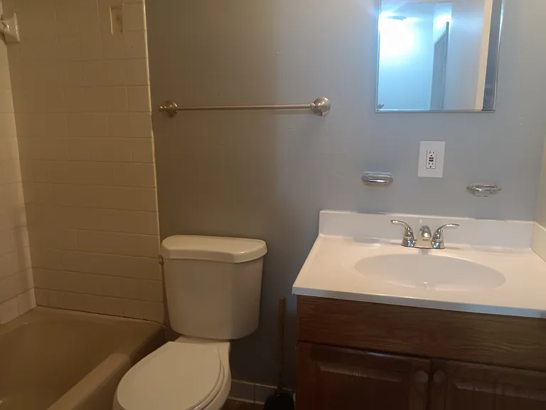 235 W Poplar St — Photo 11