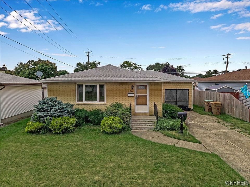 1st image of 8 Birchwood Dr