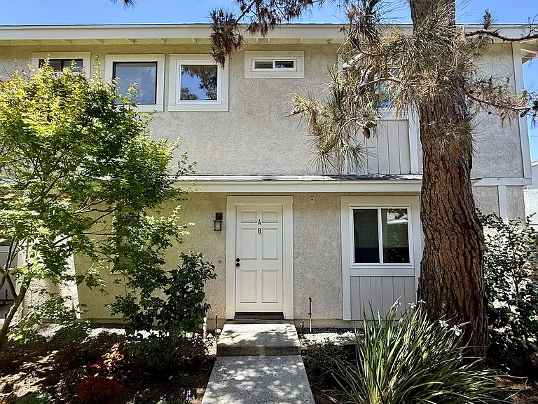 1872 Monrovia Ave #A8 — Photo 2