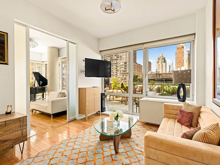 454 W 54th St #7B — Photo 8