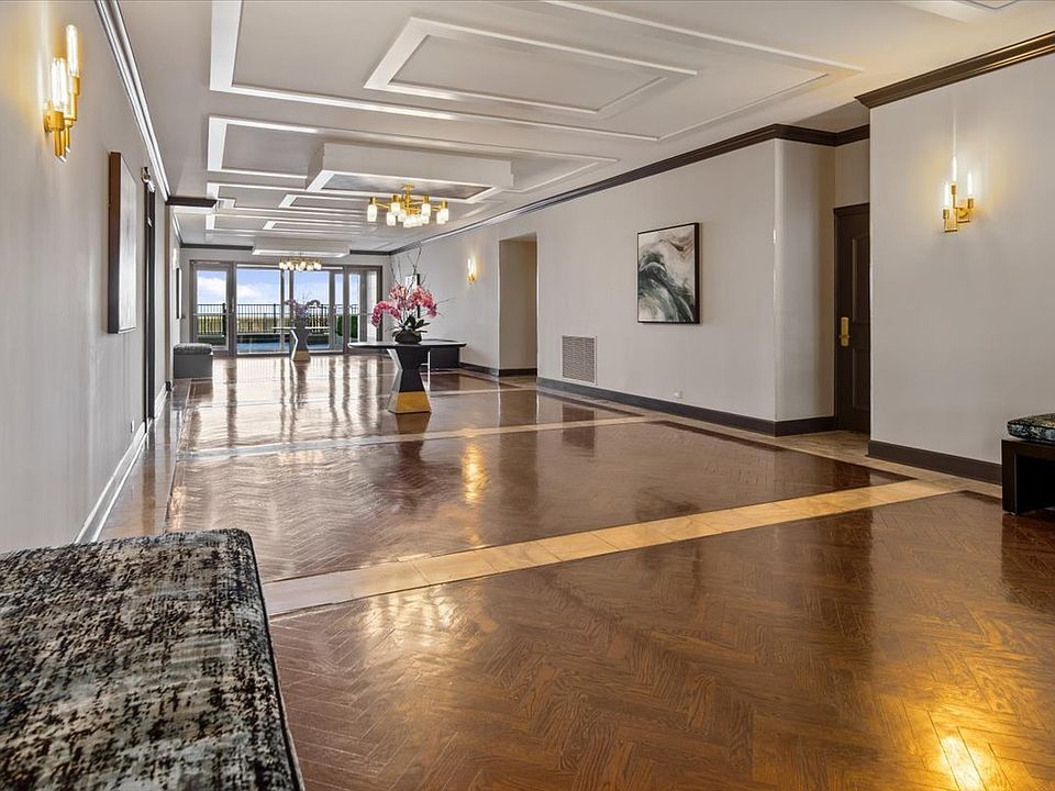 1420 Sheridan Rd Wilmette IL Zillow