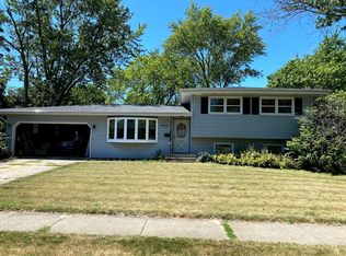 960 Laurel Dr, Aurora, IL