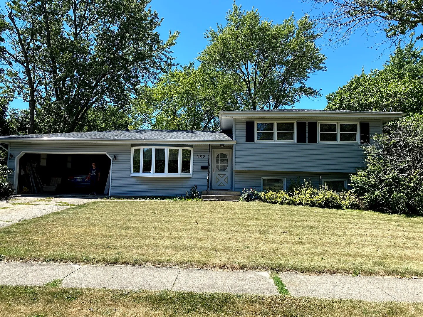 960 Laurel Dr photo 1