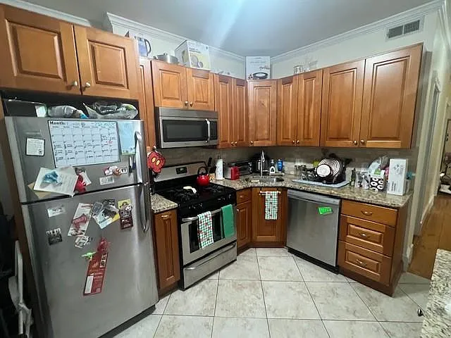 3 bed, 900 sqft, $3,000 — Photo 1