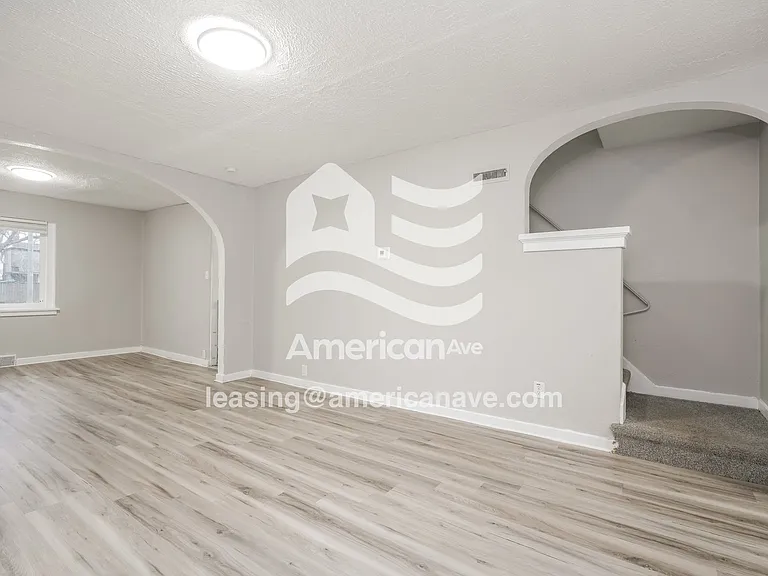 855500_004_living_room_13684075.jpg