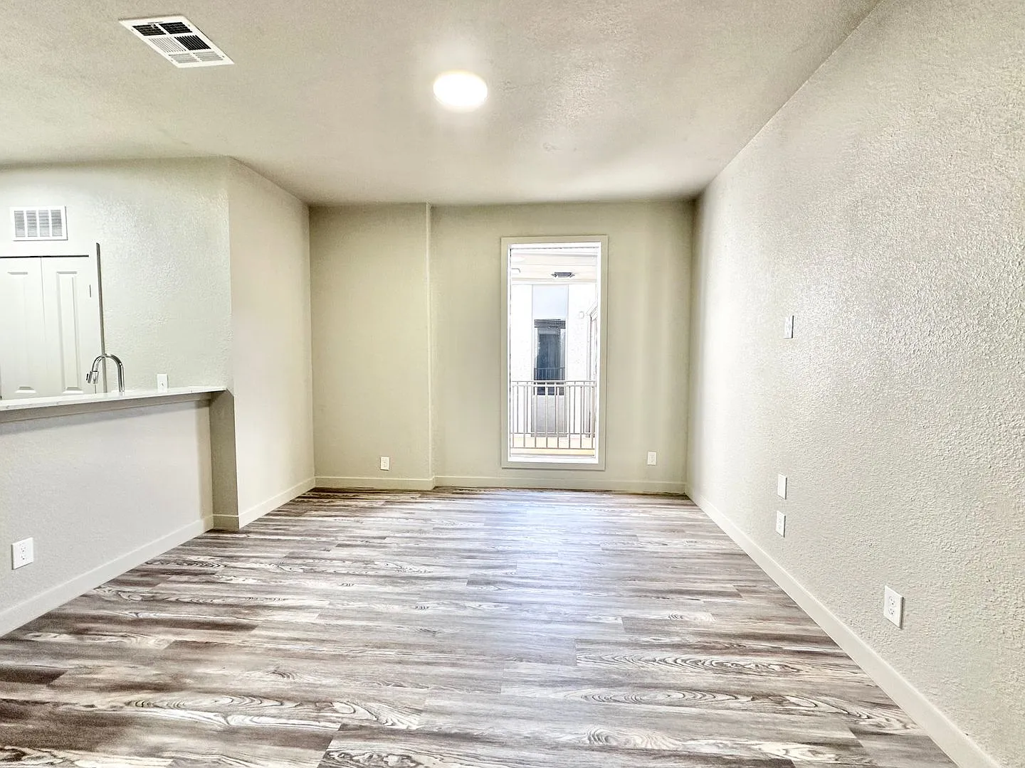 Modern Studio & 1-Bedroom Apartments in Prime Denton Location — Photo 3