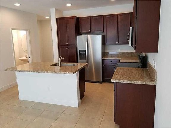 3rd image of 4614 Windmill Ln
