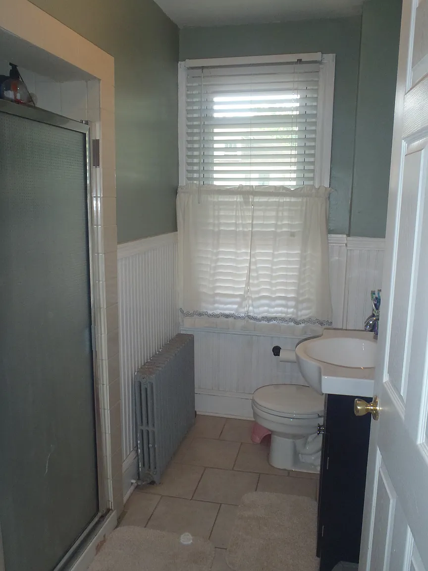 1132 Queen St photo 1