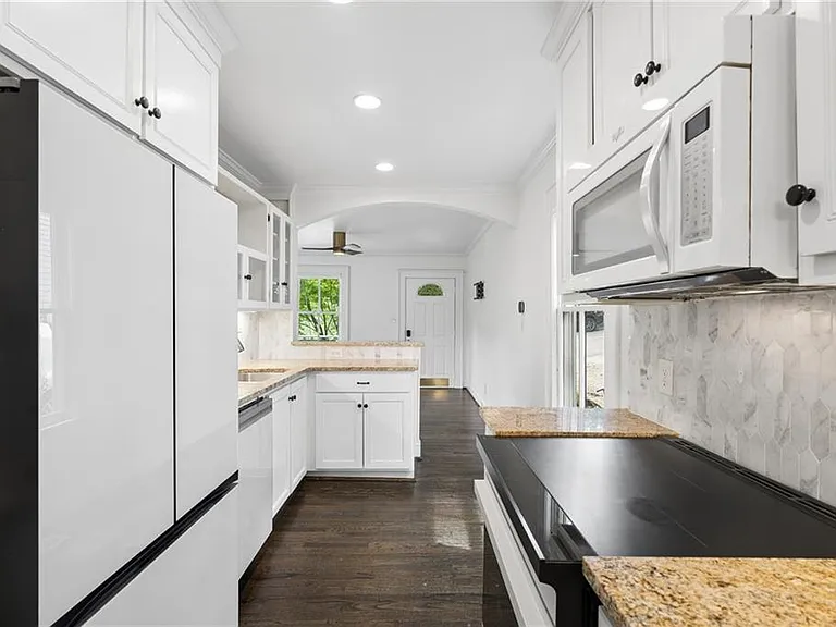 816 Virgil St NE — Photo 17