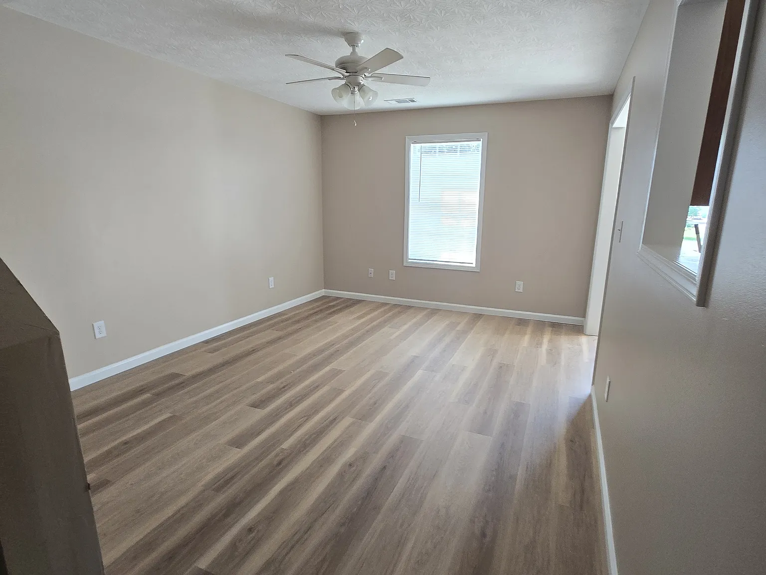 3 bed, 1150 sqft, $1,300 — Photo 3