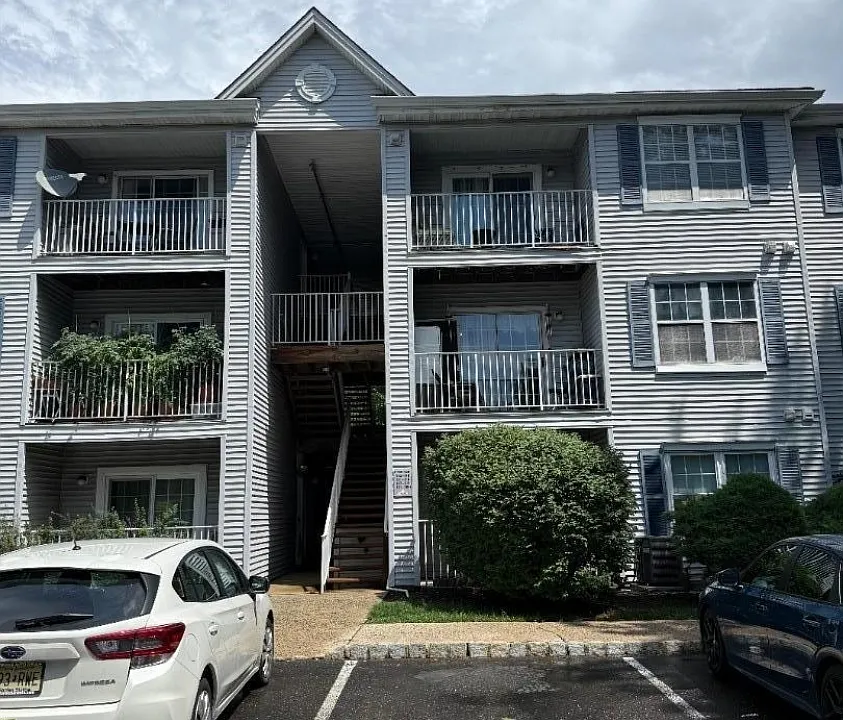 107 Stratford Pl