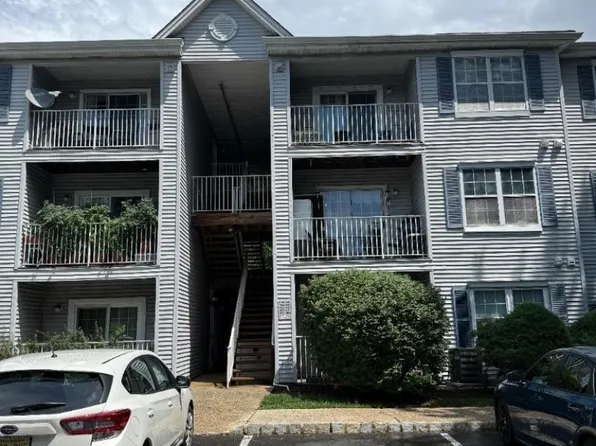 107 Stratford Pl, Bound Brook, NJ 08805