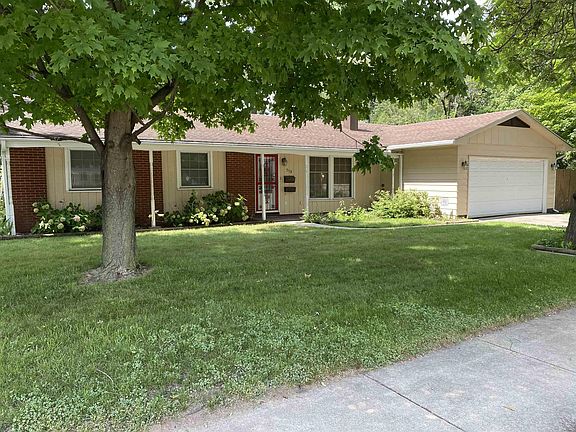 2nd image of 719 N Twyckenham Dr
