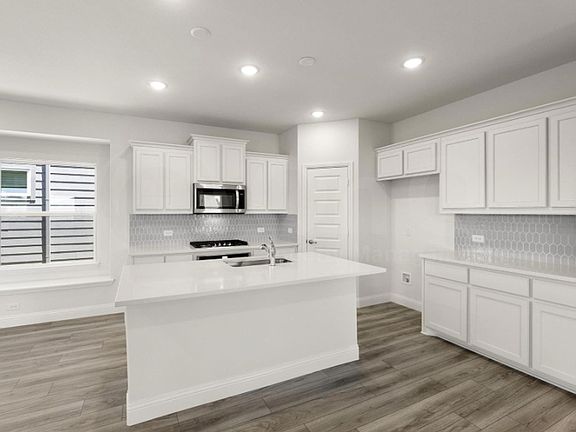 4th image of 309 Boston Dr