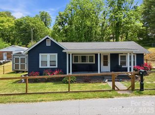 197 Mulberry St, Clyde, NC 28721