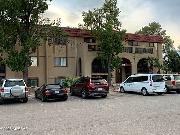 2nd image of 6311 N Barcelona Ct Unit 1013
