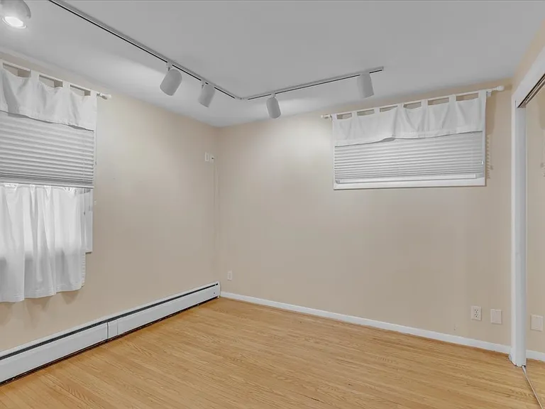 116 Segsbury Rd — Photo 23