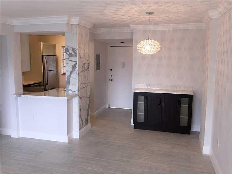 1st image of 1418 Collins Ave APT 402