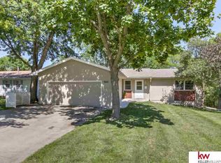 703 Tara Rd, Papillion, NE 68046
