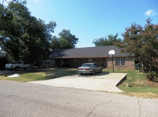 217 W Locust St, Tecumseh, OK 74873