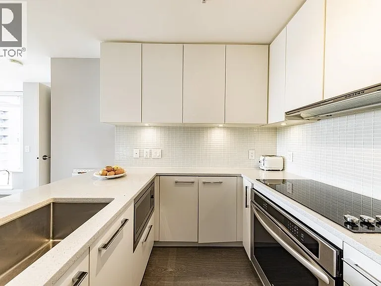 668 Columbia St #1011 — Photo 14