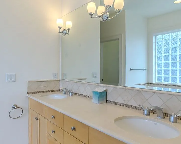 8568 Sand Point Way NE — Photo 31