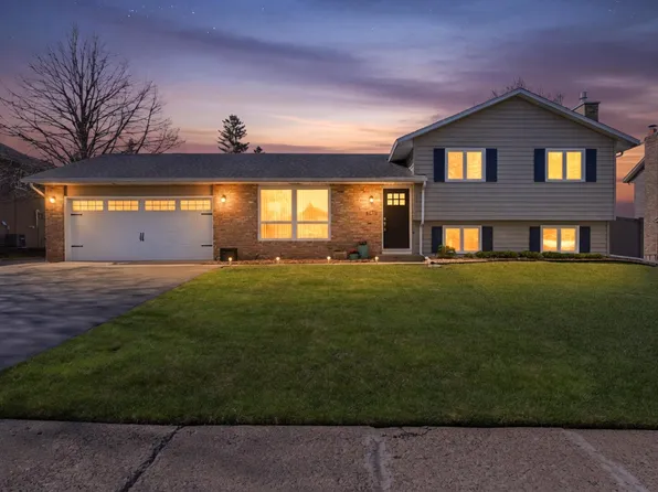 4770 142nd St W, Apple Valley, MN 55124