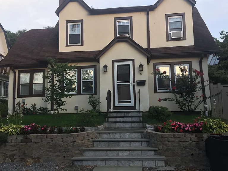 94 Kensington Rd — Photo 2