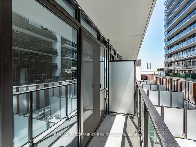 1 Jarvis St #422 — Photo 21