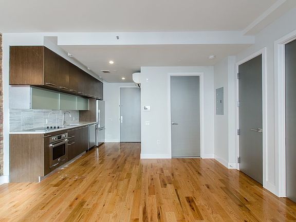 5th image of 72 Willoughby St #2EE