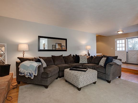 4th image of 1219 Woodcrest Cir