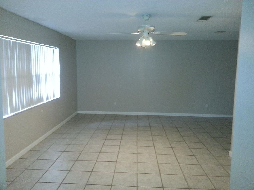 2nd image of 2720 Wright Ave