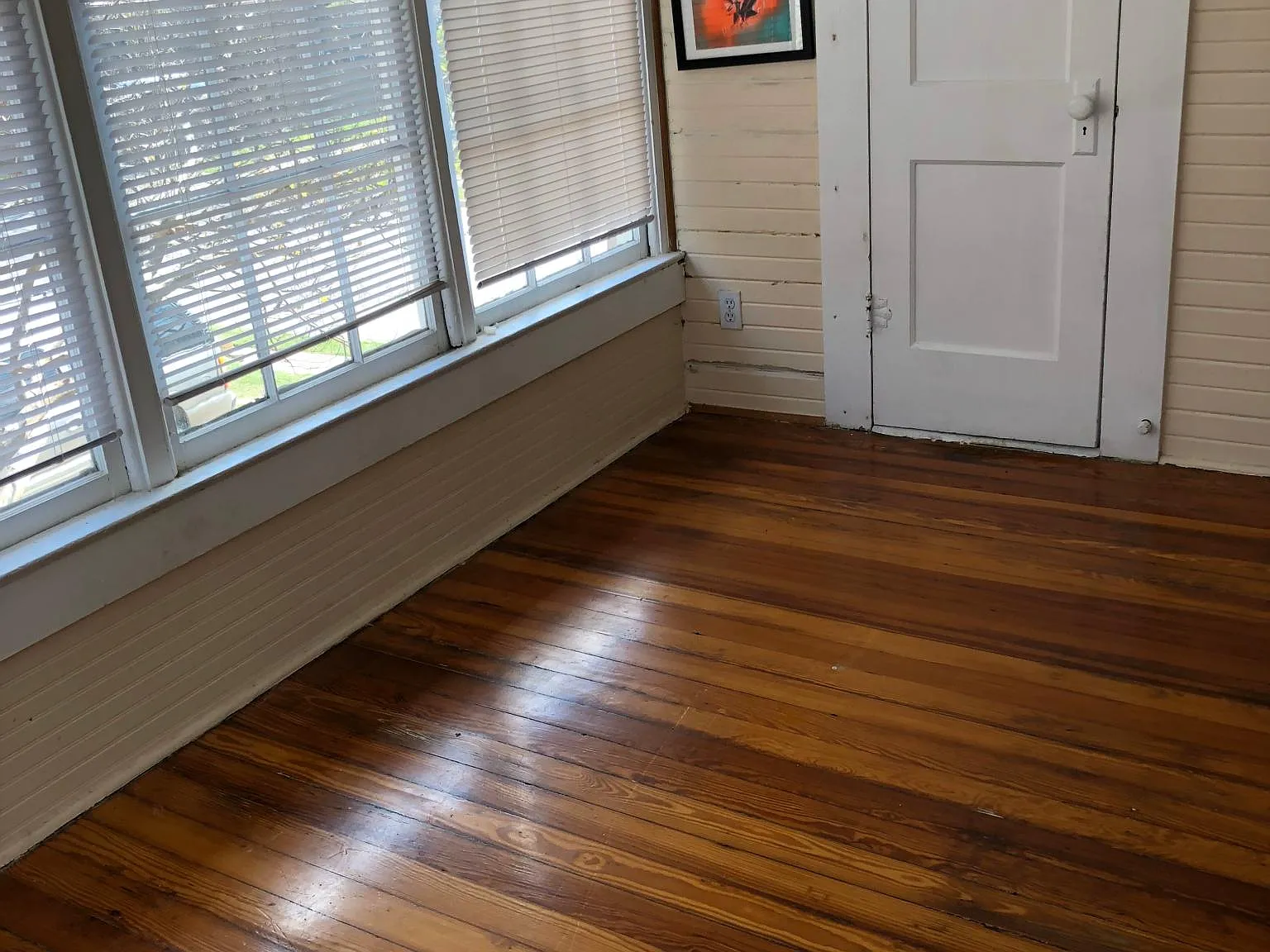 5602 Worth St — Photo 4