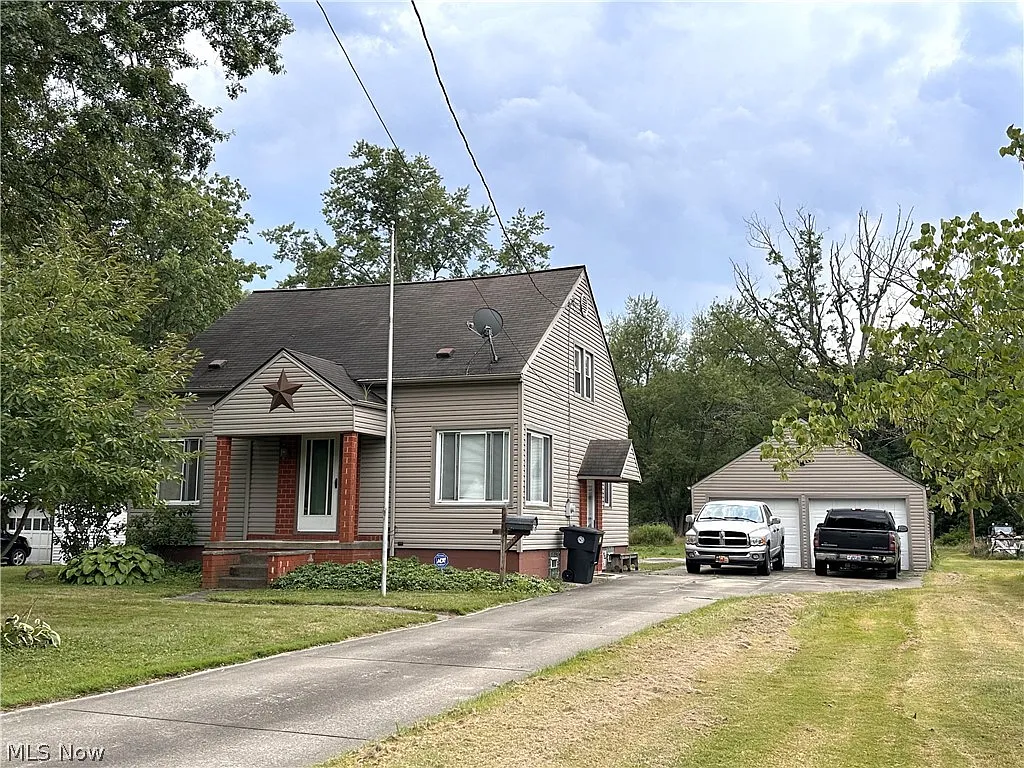 1971 Northfield Ave NW photo 1