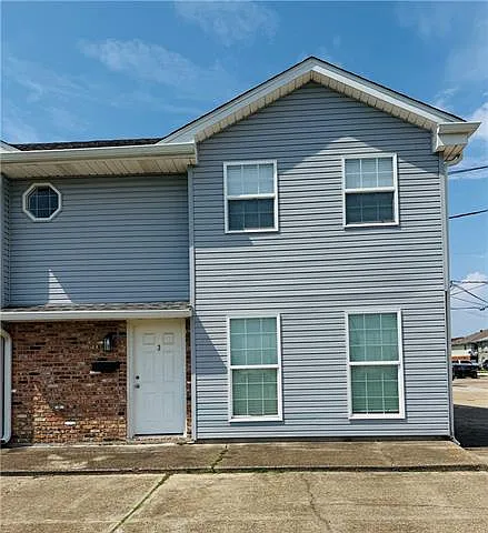 3 bed, 2.0 bath, 1300 sqft, $2,000 — Photo 2