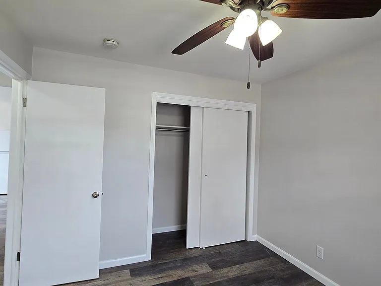 Lake Point Apartments — Photo 5