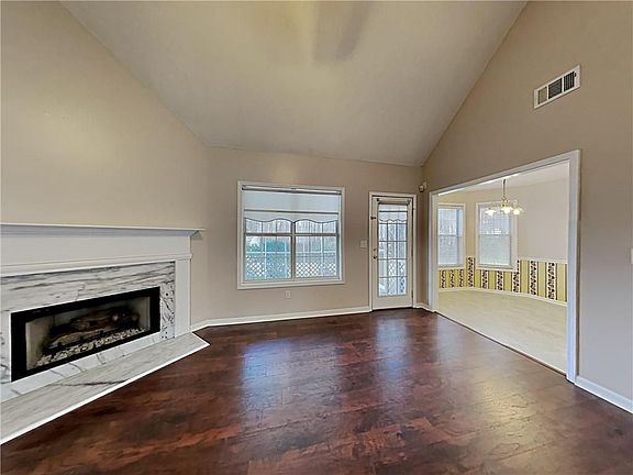 2nd image of 1117 Chateau Ter