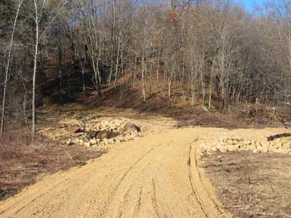 5th image of L16 & L17 Green Leaf Dr