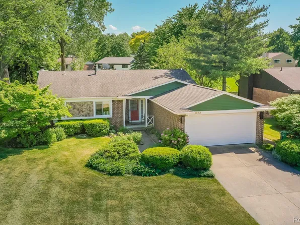 5573 Fox Chase Ln, Clarkston, MI 48346